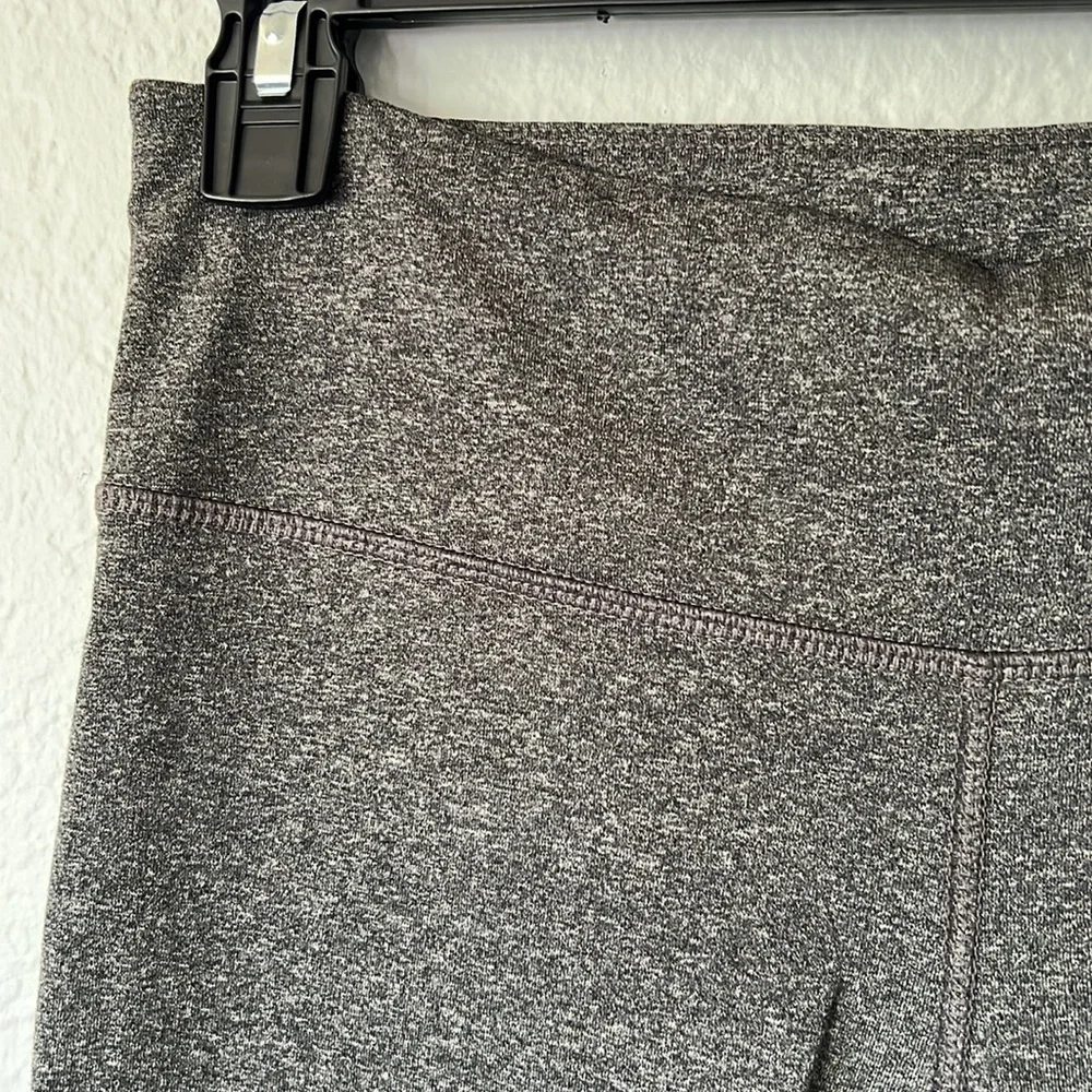 Gray quarter calve, athletic leggings - Picture 4 of 5